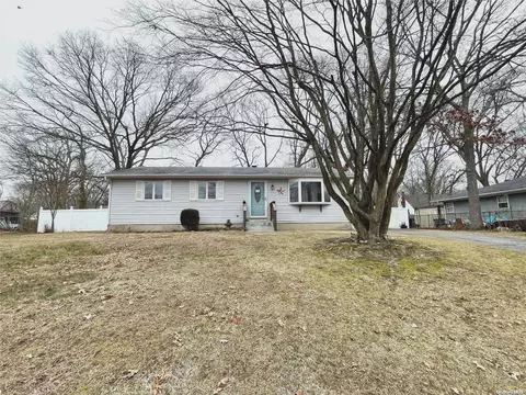 32 Dressel Dr, Mastic, NY 11950 photo 1