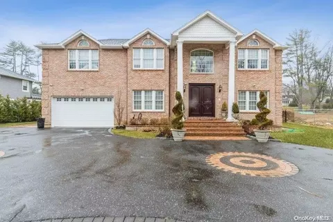 979 Washington Ave, Plainview, NY 11803 photo 1