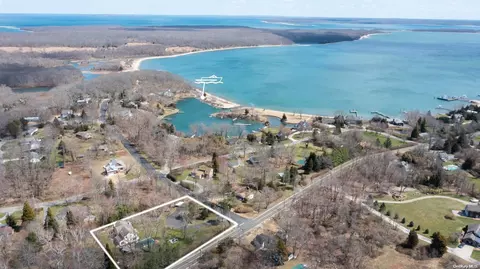 101 S Ferry Rd, Shelter Island, NY 11964