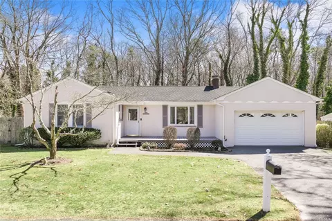 157 Donegan Ave, Patchogue, NY 11772 photo 1