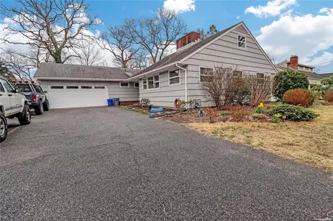 65 Ketcham Ave, Patchogue, NY 11772 photo 1
