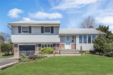 42 Eileen Ave, Plainview, NY 11803 photo 1