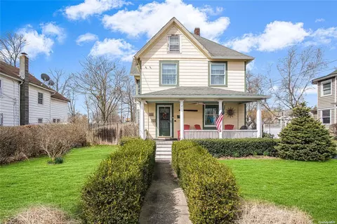 216 N Ocean Ave, Patchogue, NY 11772 photo 1