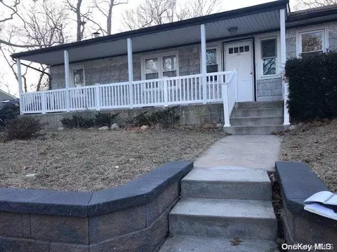 42 Lorring St, Patchogue, NY 11772 photo 1