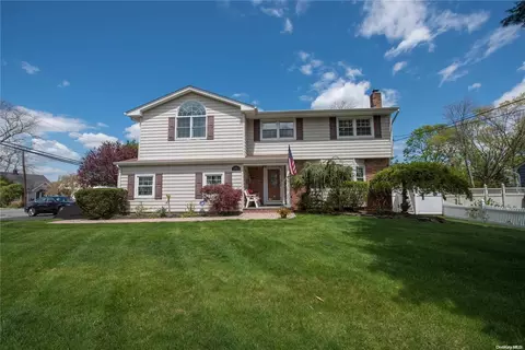 115 Maple St, Islip, NY 11751 photo 1