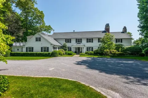 20 Cove Woods Rd, Oyster Bay, NY 11771
