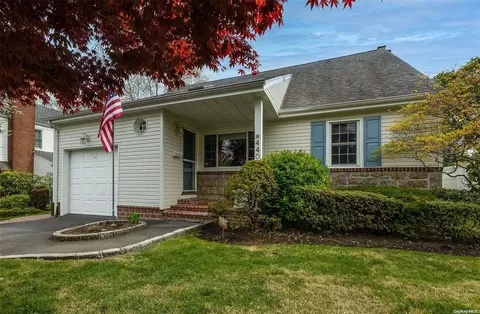 440 Devonshire Rd, Baldwin, NY 11510 photo 1