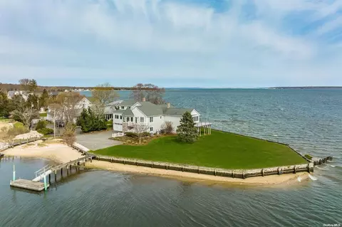 13 Beach Rd, Aquebogue, NY 11931 photo 1