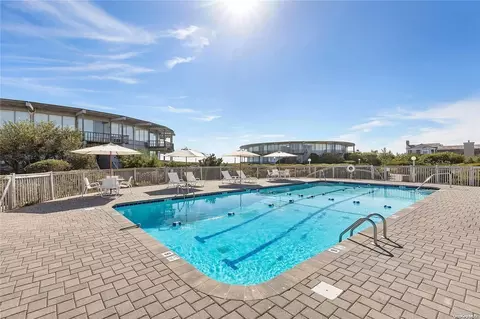 101 Dune Rd #D17, Westhampton Beach, NY 11978