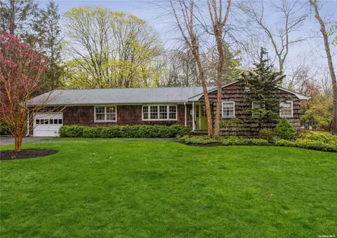 105 Durkee Ln, Brookhaven, NY 11772 photo 1