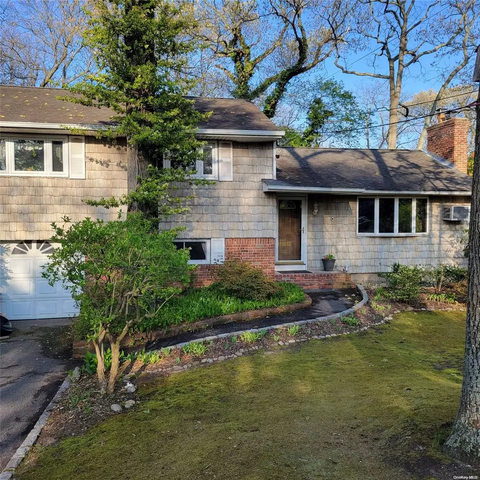  5 Arizona Pl, Huntington Station, NY 11746 photo 1