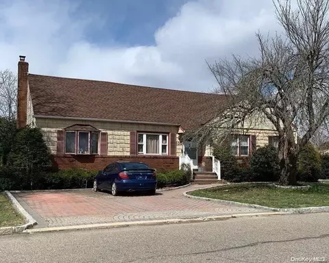 135 Columbus Blvd, Amityville, NY 11701
