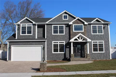 209 N Queens Ave, Massapequa, NY 11758