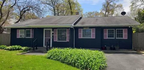 204 Main Ave, Mastic, NY 11950 photo 1