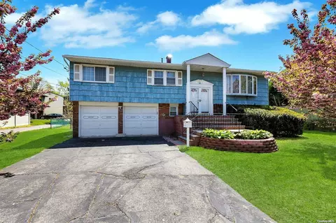 550 Plainview Rd, Plainview, NY 11803 photo 1