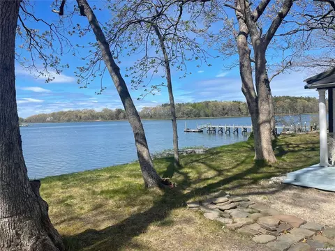 1055 Wood Ln, Peconic, NY 11958