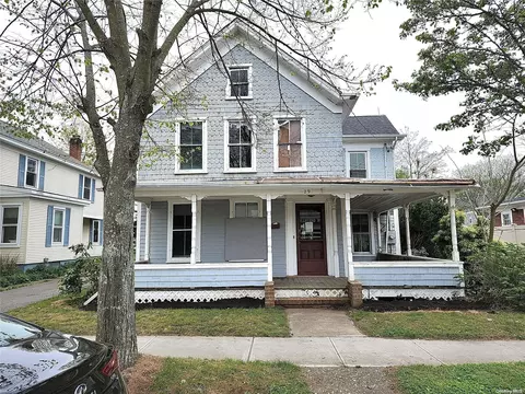 29 E 2nd St, Riverhead, NY 11901 photo 1