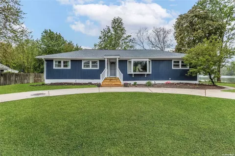 118 Newman St, Patchogue, NY 11772 photo 1