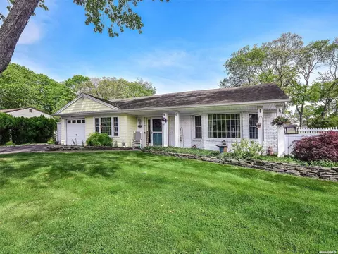214 E Bow Dr, Smithtown, NY 11787 photo 1