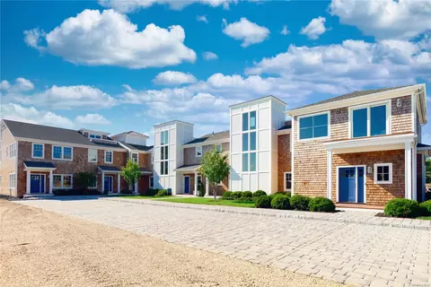 68 Foster Ave #10, Hampton Bays, NY 11946