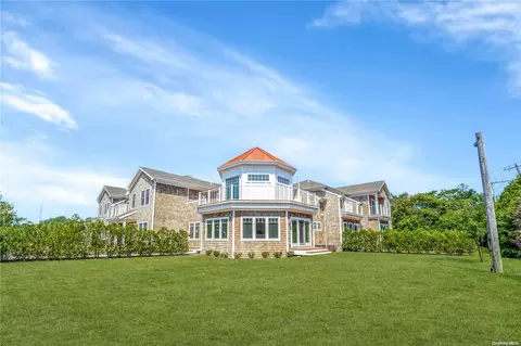 68 Foster Ave #20, Hampton Bays, NY 11946