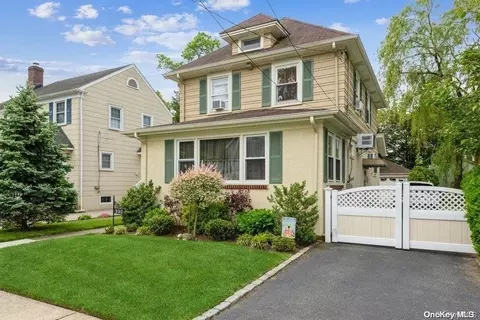 292 E Chester St, Valley Stream, NY 11580 photo 1