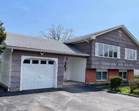 125 Jefferson Ave, Deer Park, NY 11729