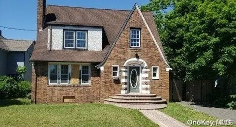 44 Cedar Ave, Patchogue, NY 11772 photo 1