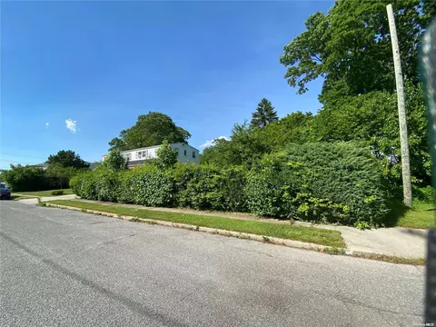 Undisclosed, Lindenhurst, NY 11757