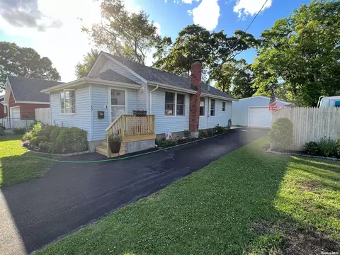 57 Hill St, Patchogue, NY 11772 photo 1