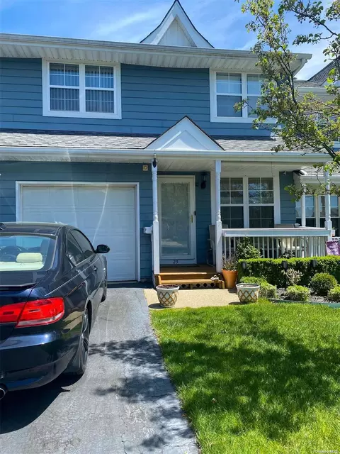 25 Maple Wing Dr, Central Islip, NY 11722 photo 1