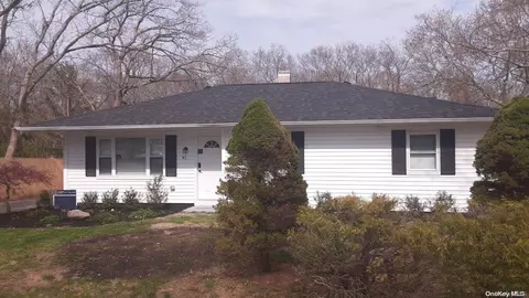 41 Lafayette Ave, Mastic, NY 11950 photo 1
