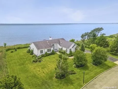 4 Marina Ln, Patchogue, NY 11772 photo 1