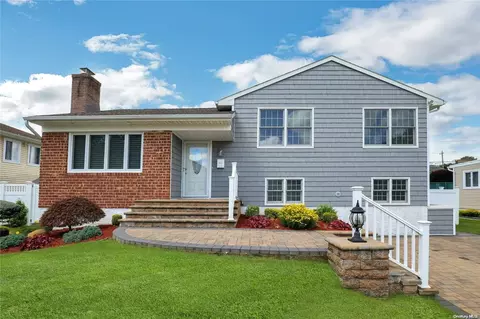 14 Frederick Dr, Plainview, NY 11803 photo 1