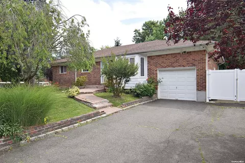 6 Freedom Dr, Jericho, NY 11753 photo 1