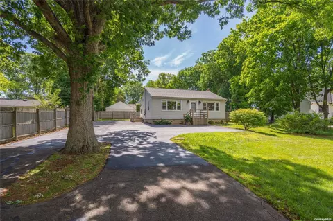 374 Commack Rd, Commack, NY 11725 photo 1