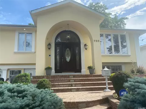 788 Marilyn Ln, Baldwin, NY 11510