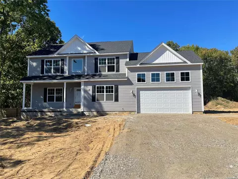 555 Barton Ave, Brookhaven, NY 11772 photo 1