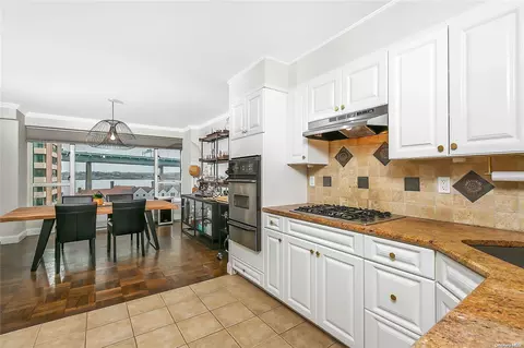 166-25 Powells Cv #5L, Blv, NY 11357