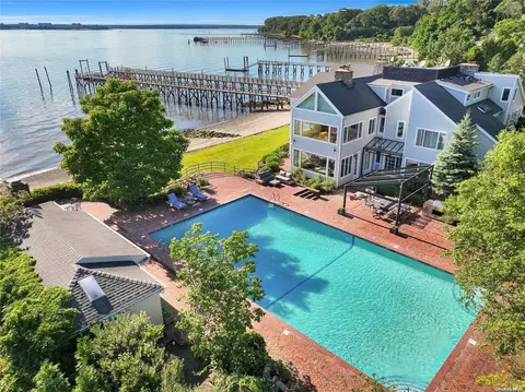 16 Plum Beach Point Rd, North Hempstead, NY 11050