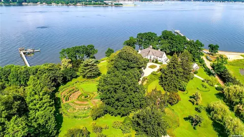 235 Dock Ln, North Hempstead, NY 11024