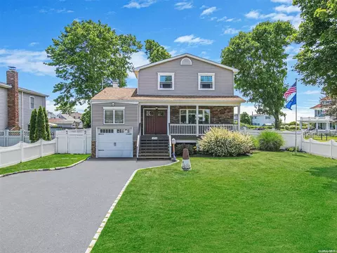 174 Smith St, Patchogue, NY 11772 photo 1