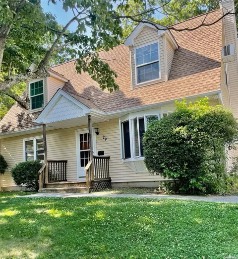 29 Engelke St, Patchogue, NY 11772 photo 1