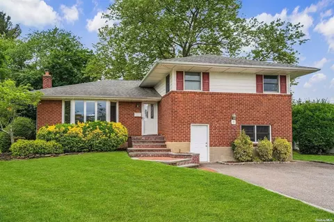 5 Dee Ct, Plainview, NY 11803 photo 1