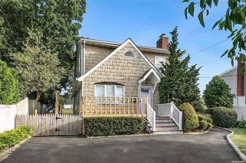 104 Lockwood Ave, Farmingdale, NY 11735