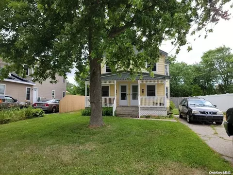 15 Roosevelt Ave, Brookhaven, NY 11772 photo 1