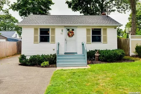 90 Denton St, Patchogue, NY 11772 photo 1