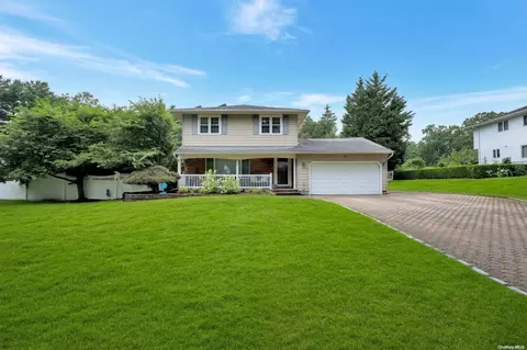 8 Pimlico Dr, Commack, NY 11725 photo 1