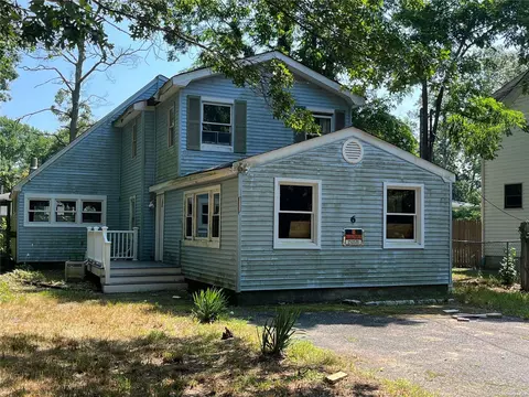 6 Boonar St, Mastic, NY 11950