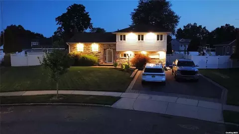 4 Emerald Ct, Commack, NY 11725 photo 1
